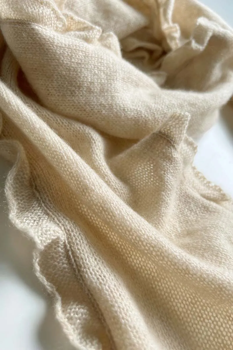 Small cashmere scarf in beige - Ruffled