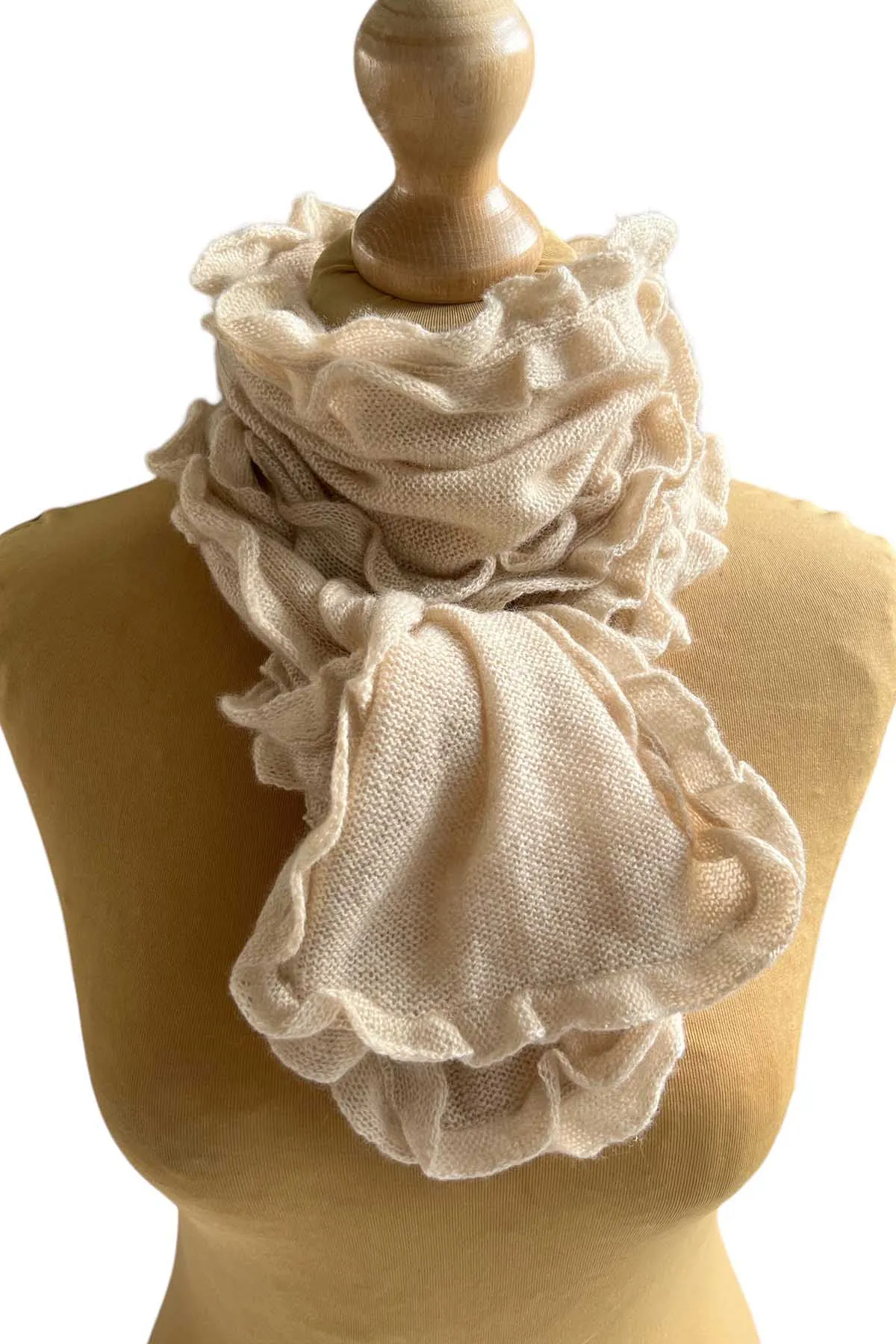 Small cashmere scarf in beige - Ruffled